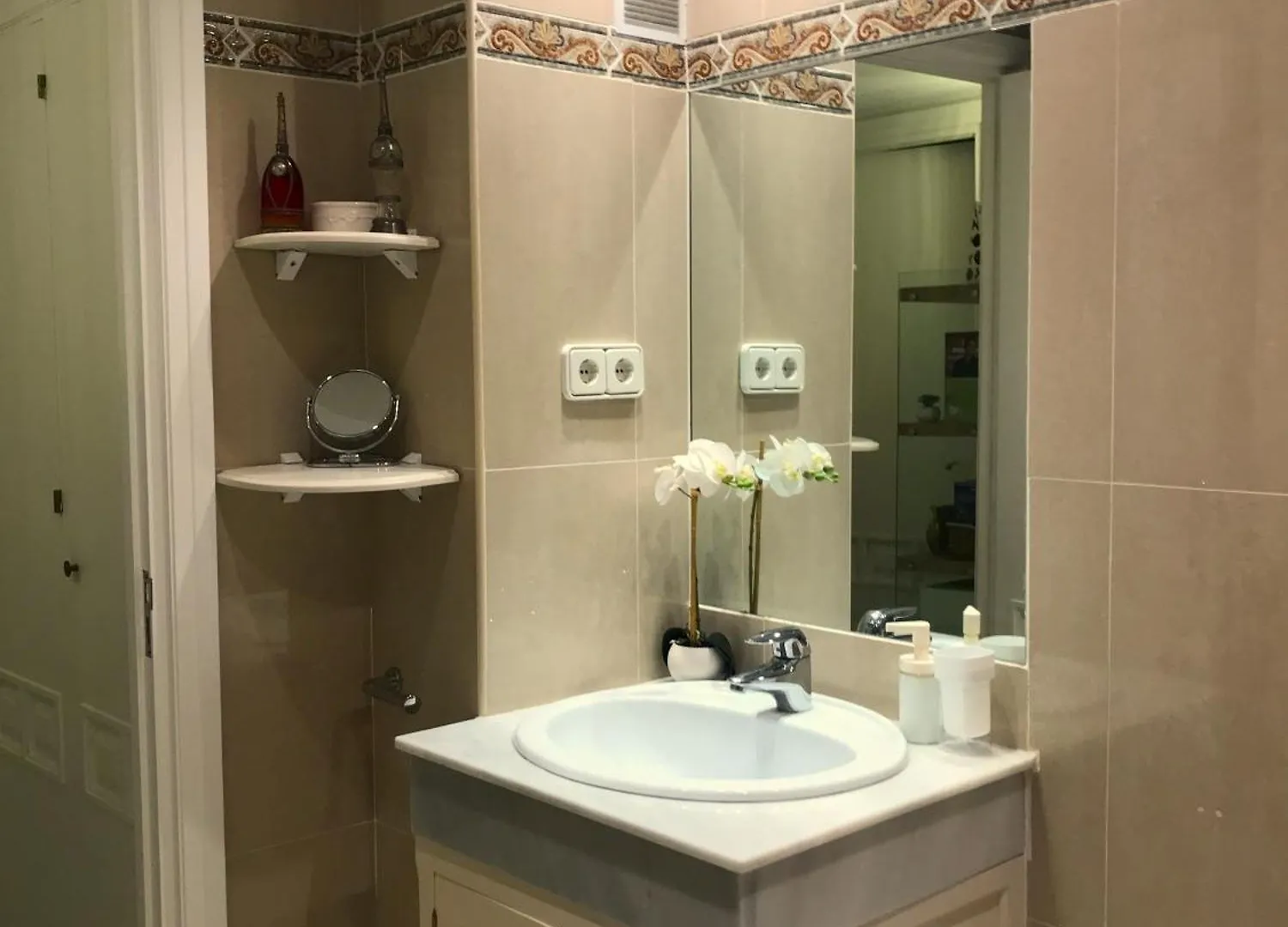 Habitacion Deluxe Con Bano Privado En Atalaya Apartagolf, Εστεπόνα 0*,