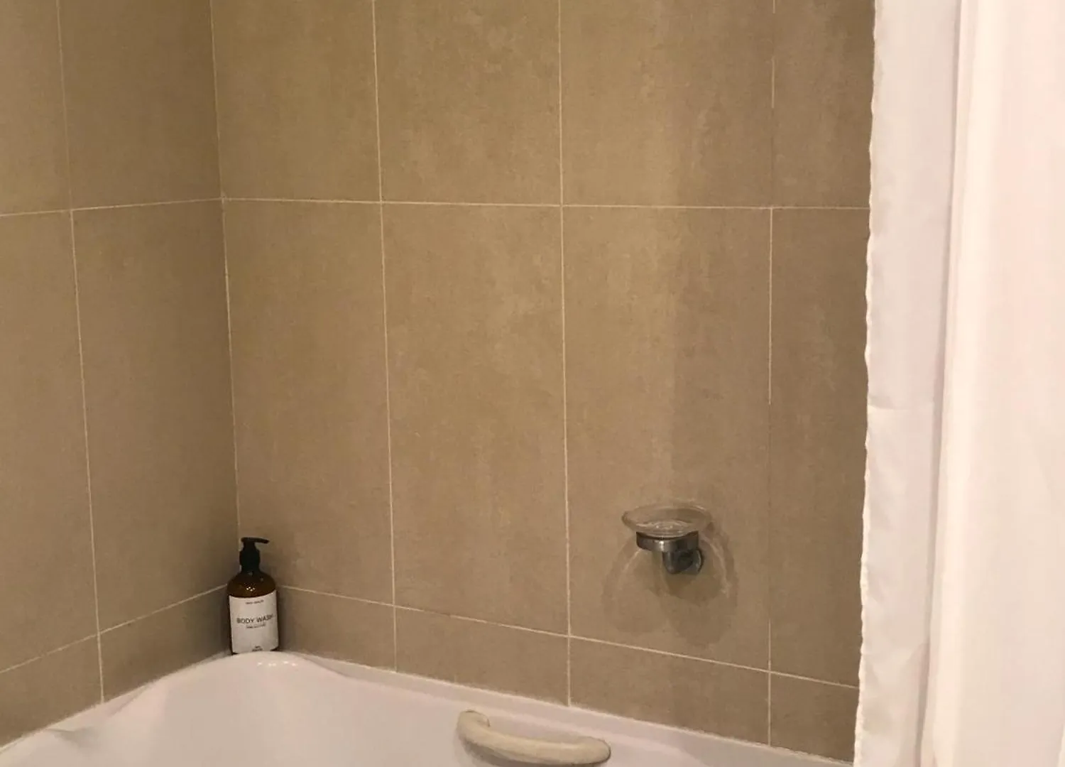 Habitacion Deluxe Con Bano Privado En Atalaya Apartagolf, Estepona Homestay